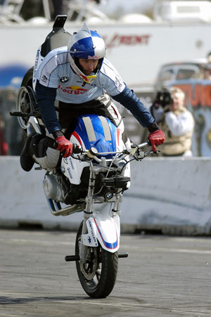 IMAGE(<a href="http://stuntbikeshow.free.fr/images/Pfeiffer-action-06.jpg" rel="nofollow">http://stuntbikeshow.free.fr/images/Pfeiffer-action-06.jpg</a>)